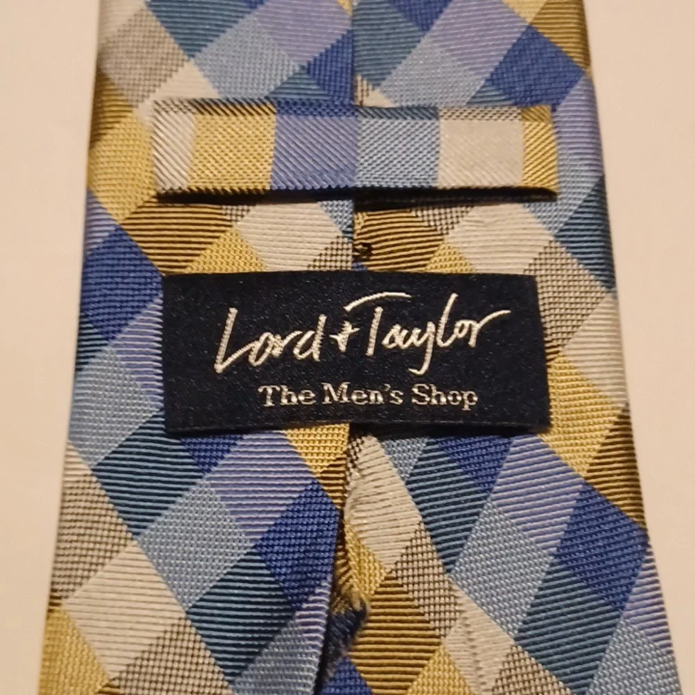 Lord & Taylor The Men's Shop Silk Tie - Picture 5 of 11